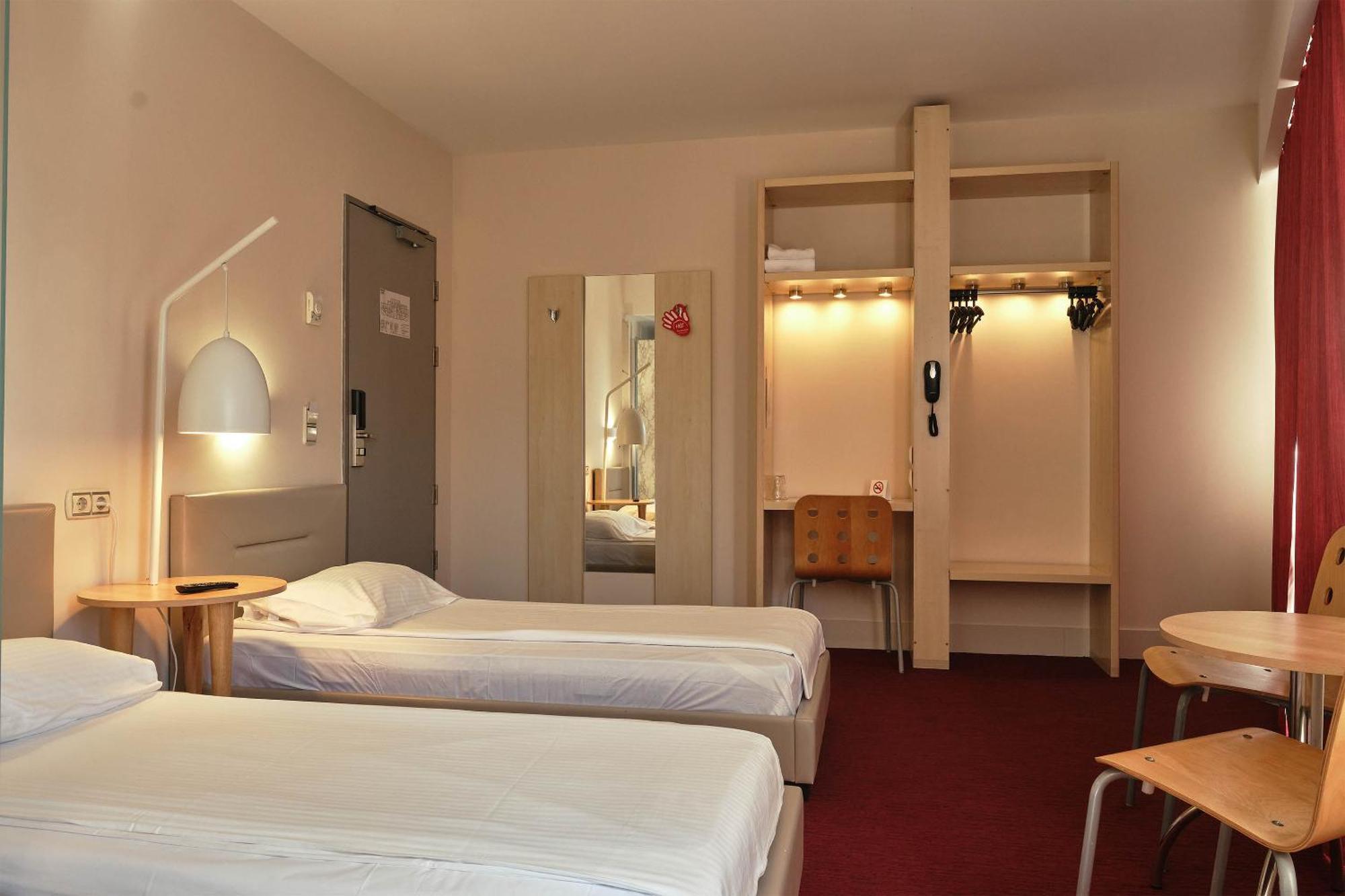 Hello Gara De Nord Hotel 2*